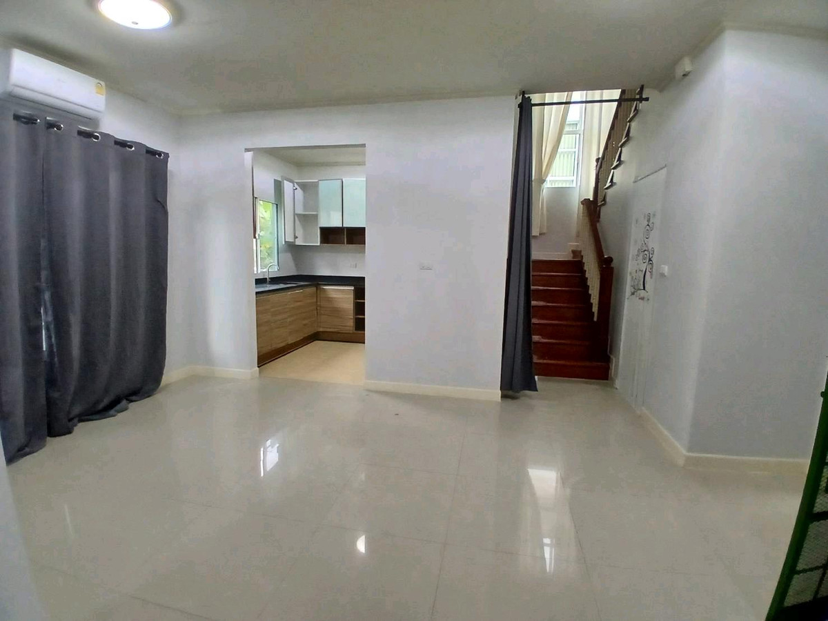 For RentHouseMin Buri, Romklao : 📌 Vacant house, ready to move in immediately - large beautiful house. It's hard to find something like this at this price!
