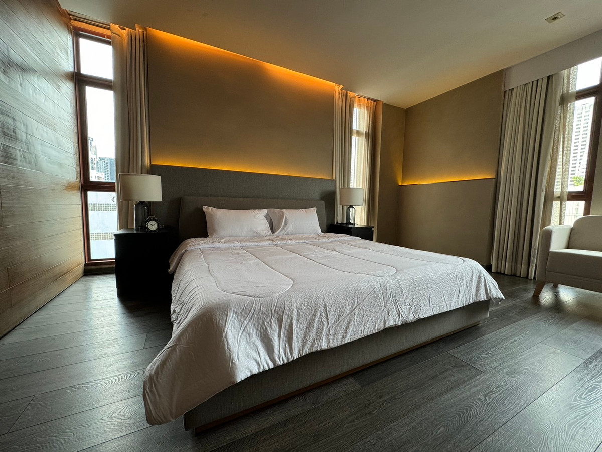 For RentCondoWitthayu, Chidlom, Langsuan, Ploenchit : For Rent | The Crest Ruamrudee (BTS Phloen Chit) luxury condo in the heart of the city near BTS Ploenchit.