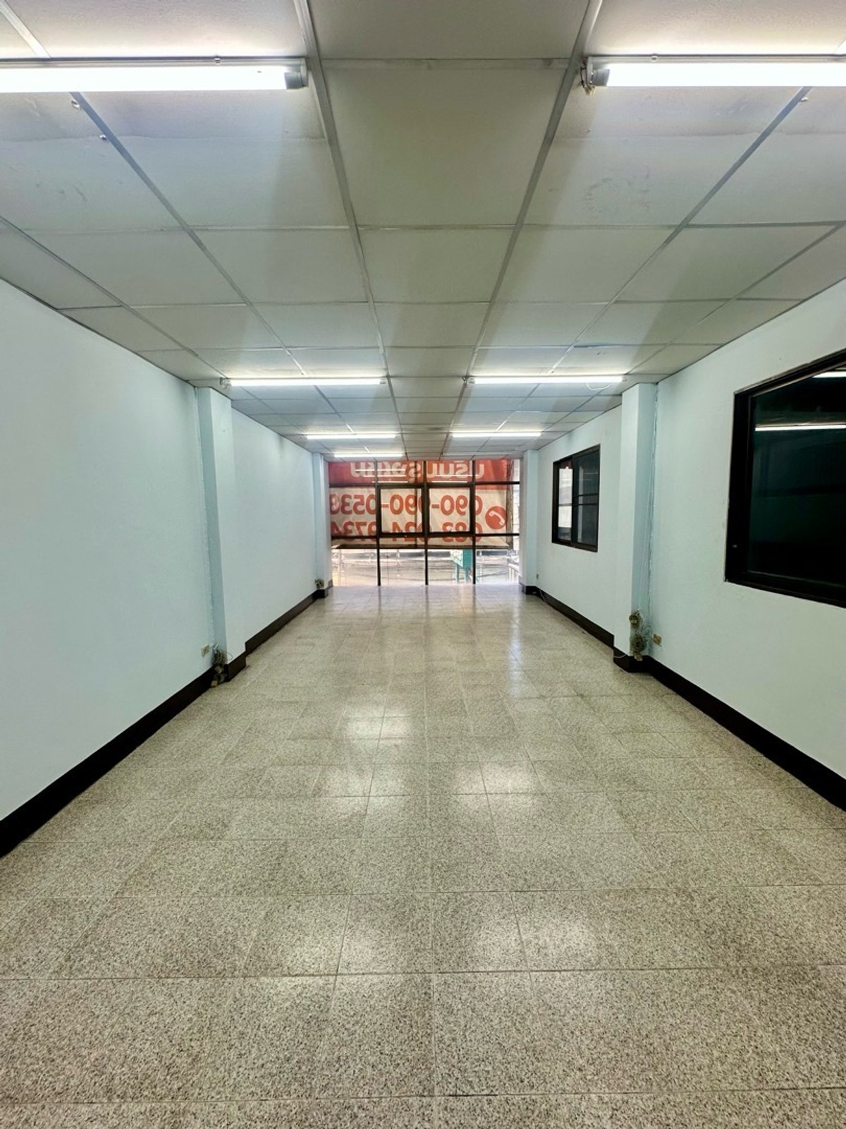 For RentShop HouseSamut Prakan,Samrong : 6-story commercial building with private parking for 5 cars!!