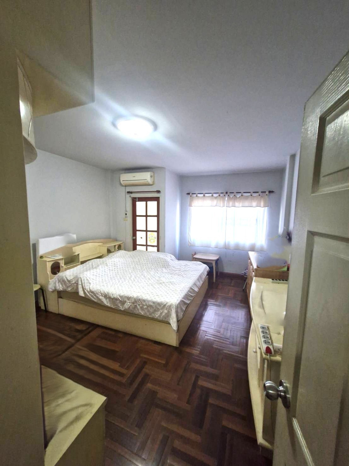 For SaleTownhomeNawamin, Ramindra : 🏡 House ready to move in, 3-story townhome – Parinlak Nawamin Village, 4 bedrooms | 3 bathrooms.