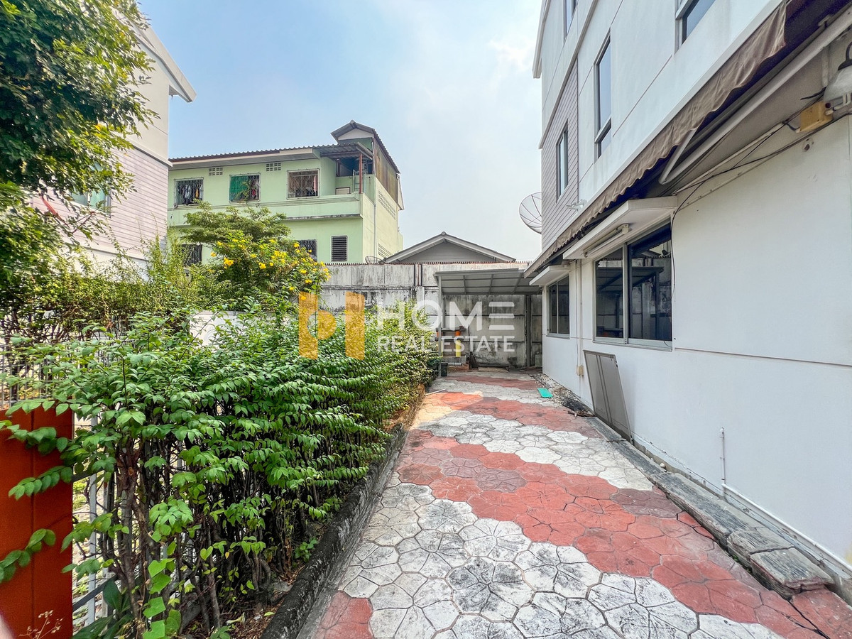 For RentTownhomePattanakan, Srinakarin : Baan Mai Rama 9 - Srinakarin / 3 Bedrooms (FOR RENT) BZD120