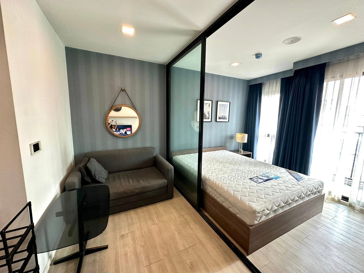 For RentCondoPathum Thani,Rangsit, Thammasat : ⭐️For rent Kave Condo ⭐️ Closest to Bangkok University. Cross the overpass to get there👍 Beautiful room, good condition. Call PKat 091-7503016