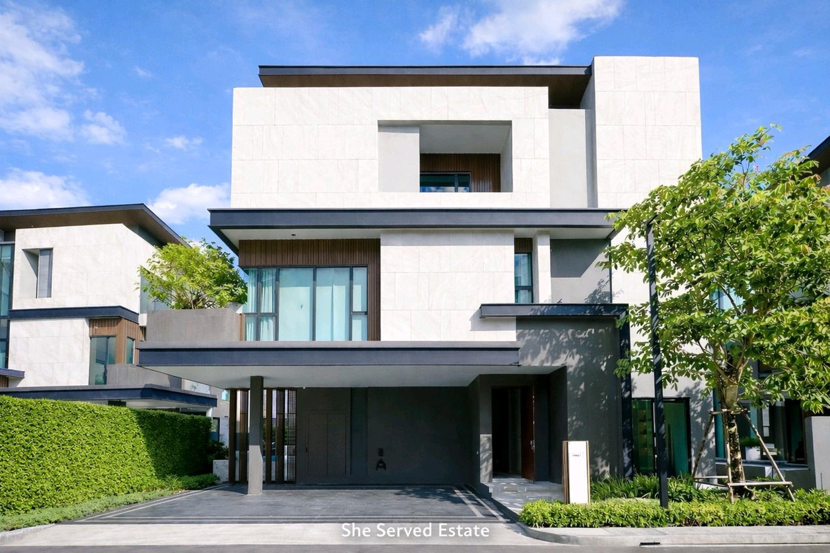 ให้เช่าบ้านเลียบทางด่วนรามอินทรา : 🔹 The Honor Yothin Phatthana 🔹Luxury detached house with private swimming pool 	•	8 Bedrooms	•	7 Bathrooms 	•	Maid’s room with separate bathroom