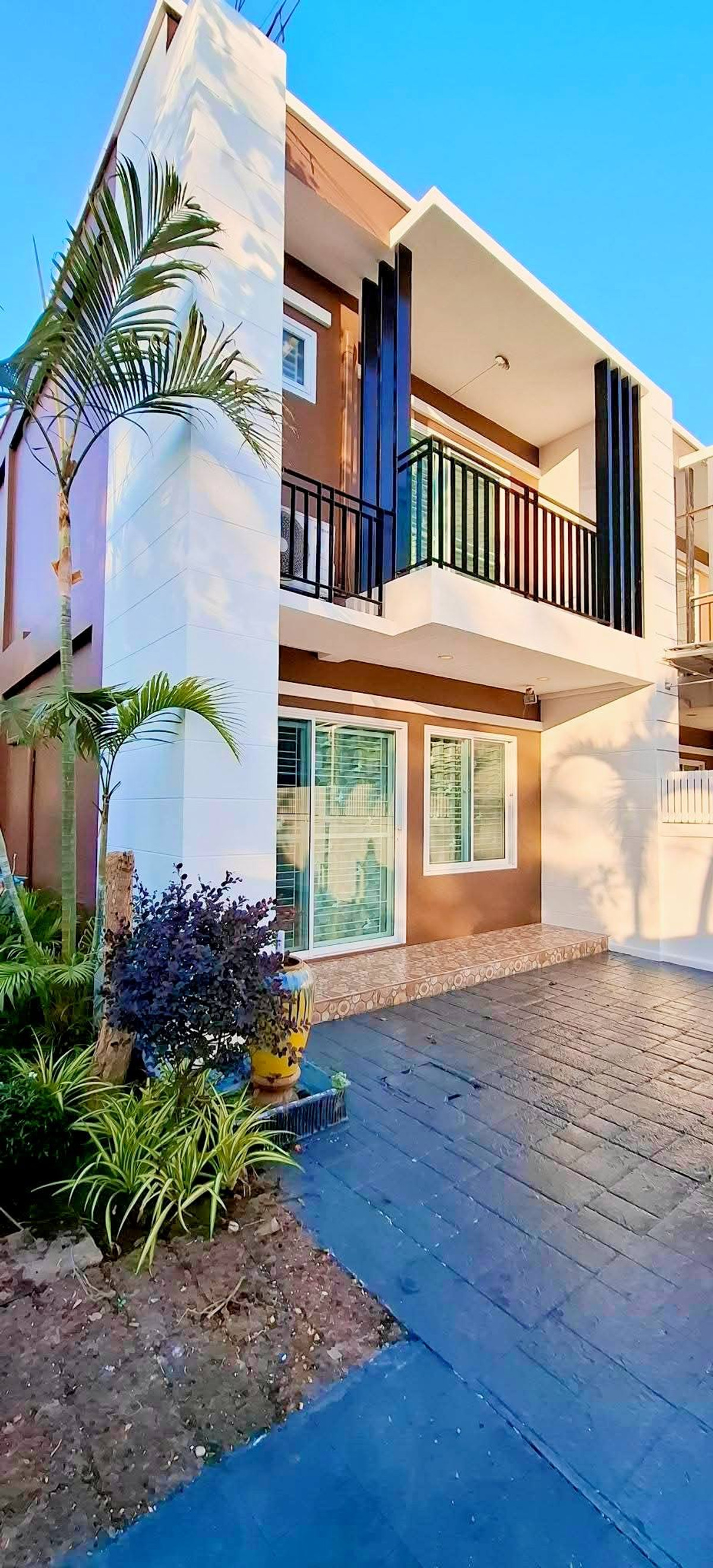 For SaleTownhomePattaya, Bangsaen, Chonburi : Townhouse 51 sq.wa. Soi Chai Phorn Withee 1/1 / 2 Bedrooms (FOR SALE) BEWN035