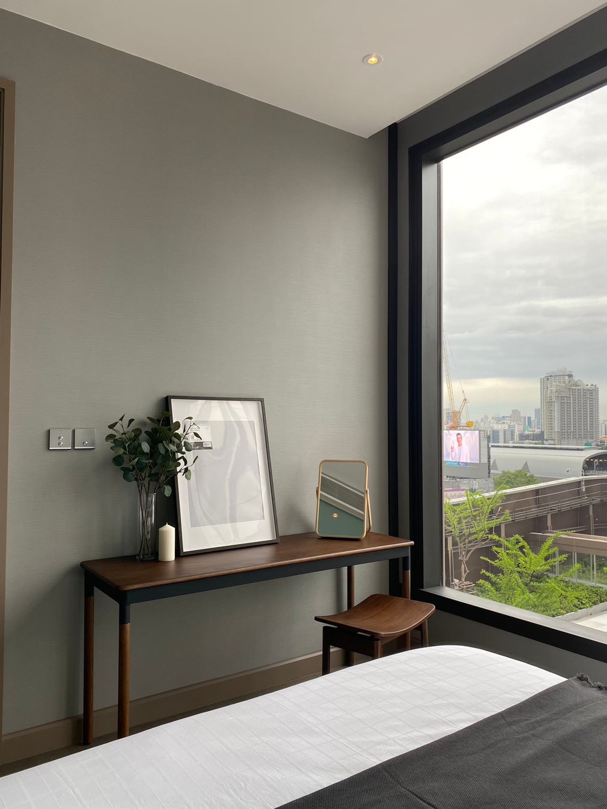 For RentCondoRama9, Petchburi, RCA : FOR RENT - 1 BEDROOM 48 SQ.M- READY TO MOVE IN - CALL NOW 094-641-5974