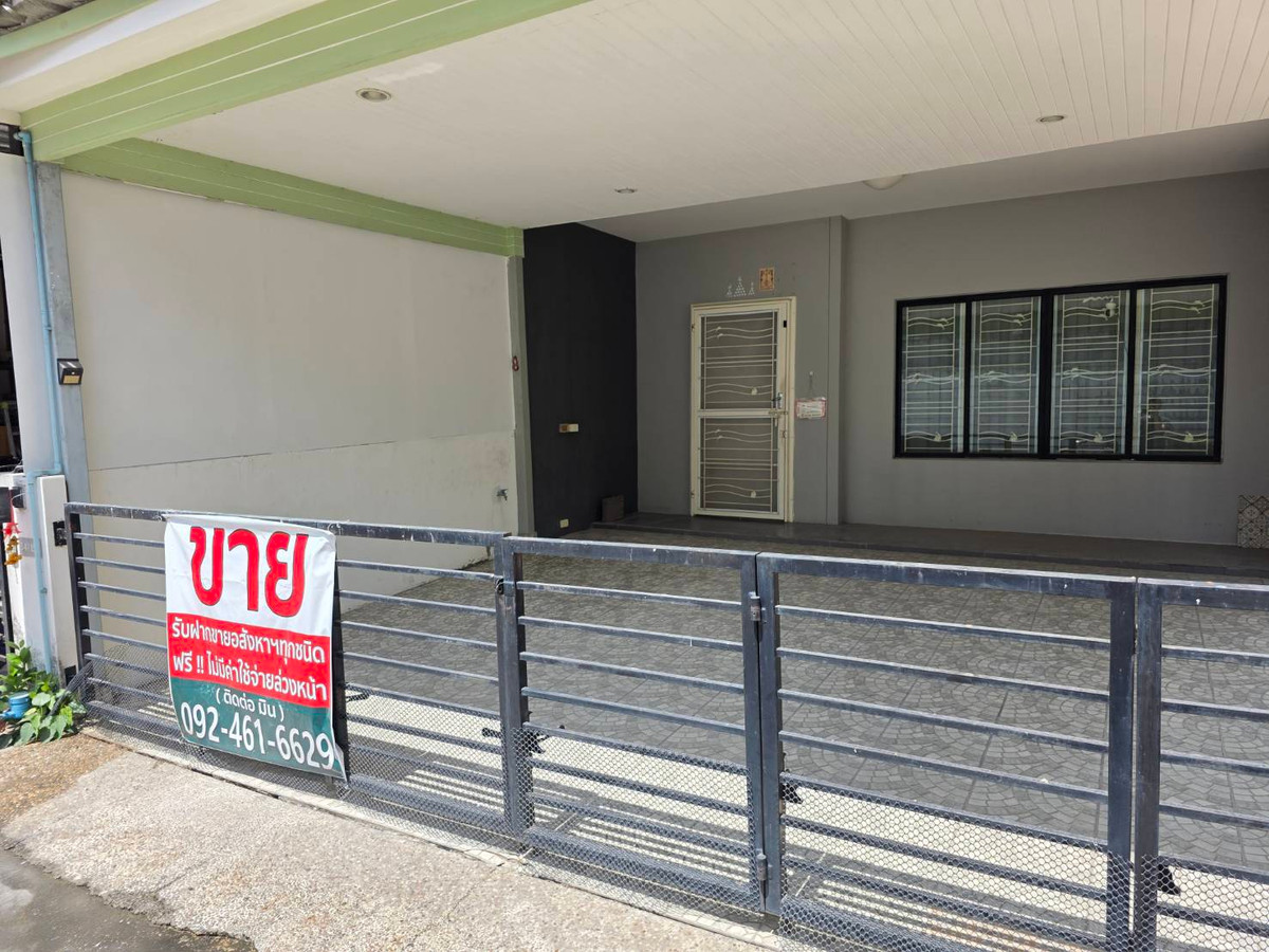 For SaleTownhomeRathburana, Suksawat : 2-story townhouse for sale, The Connect 25 project, Soi Pracha Uthit 27 The front of the house does not collide with other houses. The house is in good condition, beautiful, priced at only 3,750,000 baht.