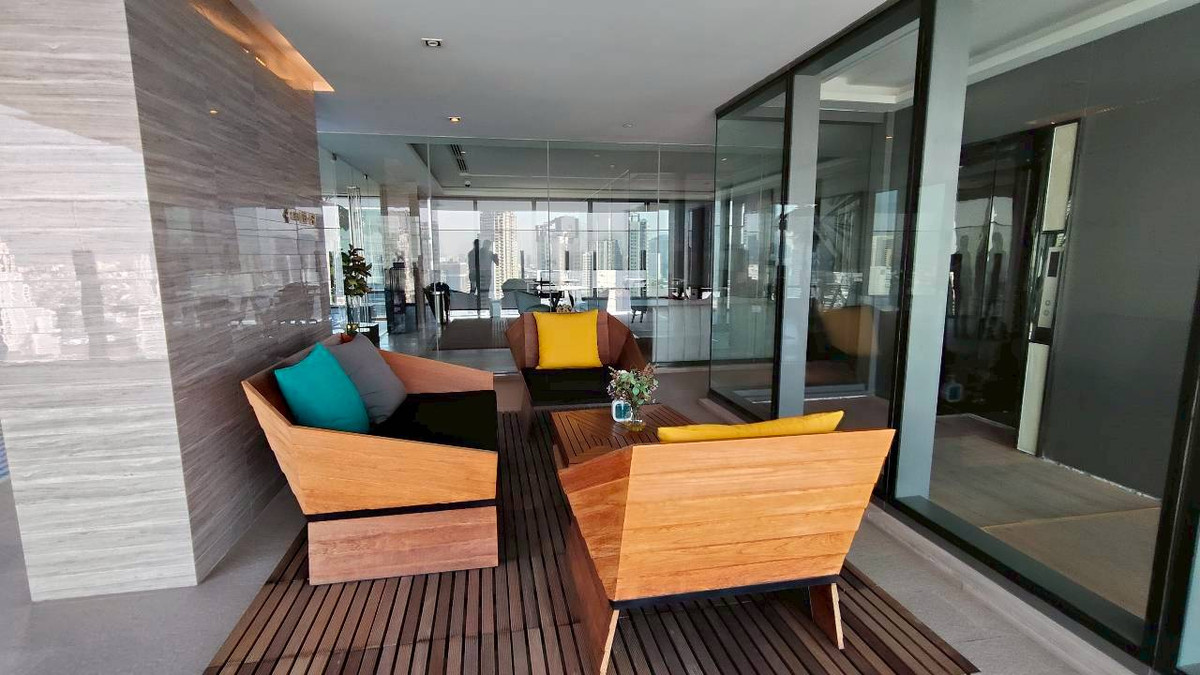 For RentCondoSathorn, Narathiwat : ✨🏙️ Ultra Luxury Condo for rent, The Bangkok Sathorn - next to BTS Surasak | Private Lift, high-end condo in Prime location 🚆 next to BTS Surasak + expressway, only 100 meters, convenient living in the heart of Sathorn, suitable for both residences and hi