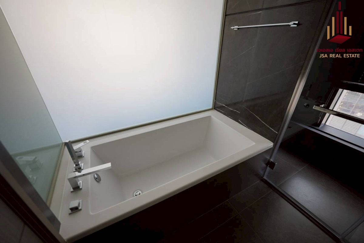 ให้เช่าคอนโดพระราม 9 เพชรบุรีตัดใหม่ RCA : ✨ For Rent: The Esse at Singha Complex  Condo ✨  💰 Only 40,000 THB/month