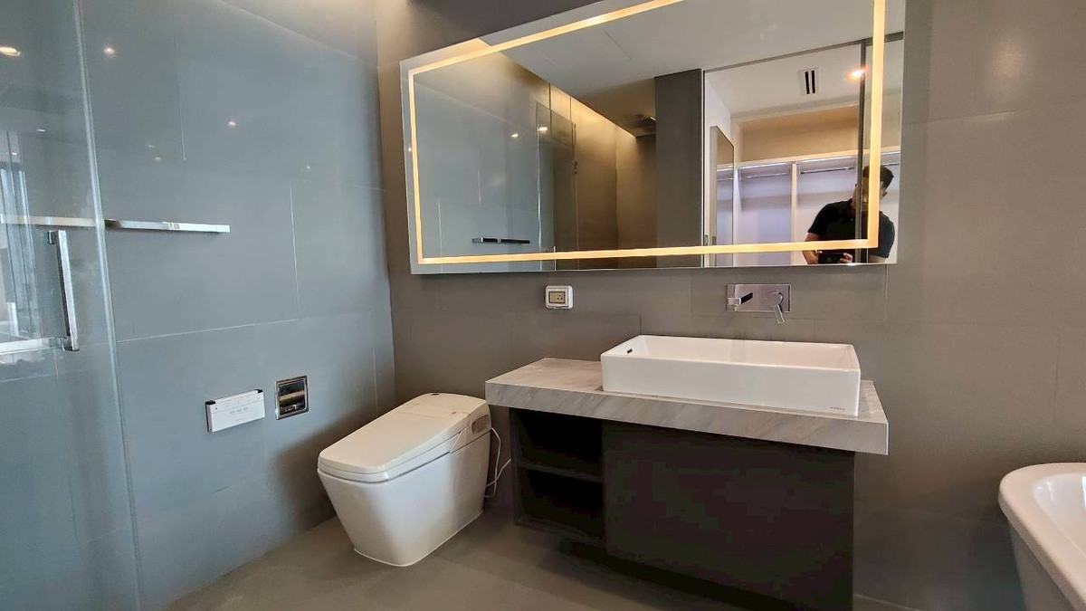 For RentCondoSathorn, Narathiwat : ✨🏙️ Ultra Luxury Condo for rent, The Bangkok Sathorn - next to BTS Surasak | Private Lift, high-end condo in Prime location 🚆 next to BTS Surasak + expressway, only 100 meters, convenient living in the heart of Sathorn, suitable for both residences and hi