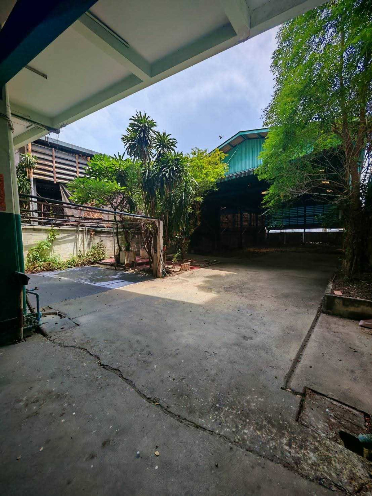 For RentWarehouseRama3 (Riverside),Satupadit : For rent, 4-story commercial building with warehouse, next to Rama 3 Road, land 182 wa, usable area 600 sq m.