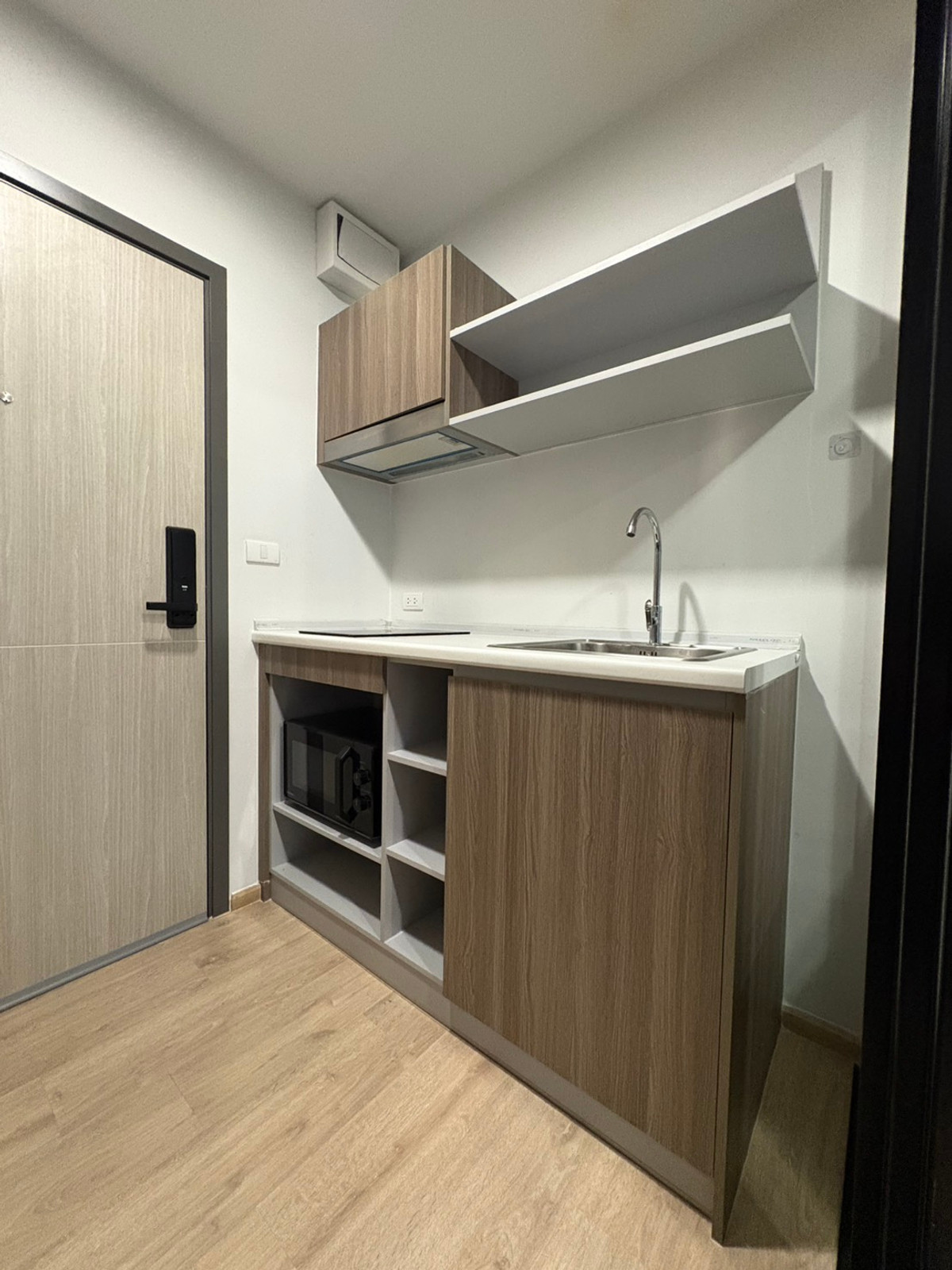 ให้เช่าคอนโดเลียบทางด่วนรามอินทรา : 🔥 ให้เช่า PREMIO UNIC เอกมัย-ลาดพร้าว 🔥 📍 ใกล้ รถไฟฟ้าสายสีเหลือง ลาดพร้าว 83 🚆 เดินทางสะดวก