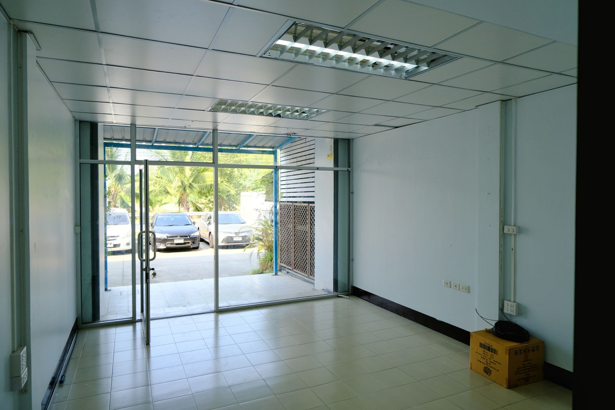 ขายอาคารพาณิชย์ปทุมธานี รังสิต ธรรมศาสตร์ : 95199 - ขายด่วน ตึกแถว 2.5 ชั้น ทำเลทอง หน้าหมู่บ้าน วี วิลเลจ 2 คลองหลวง คลองสอง