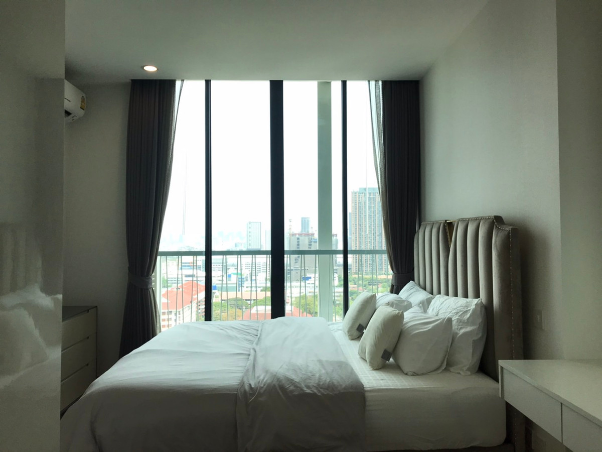For RentCondoSukhumvit, Asoke, Thonglor : For rent Noble Recole Sukhumvit 19 beautiful room very good price wide area city view.
