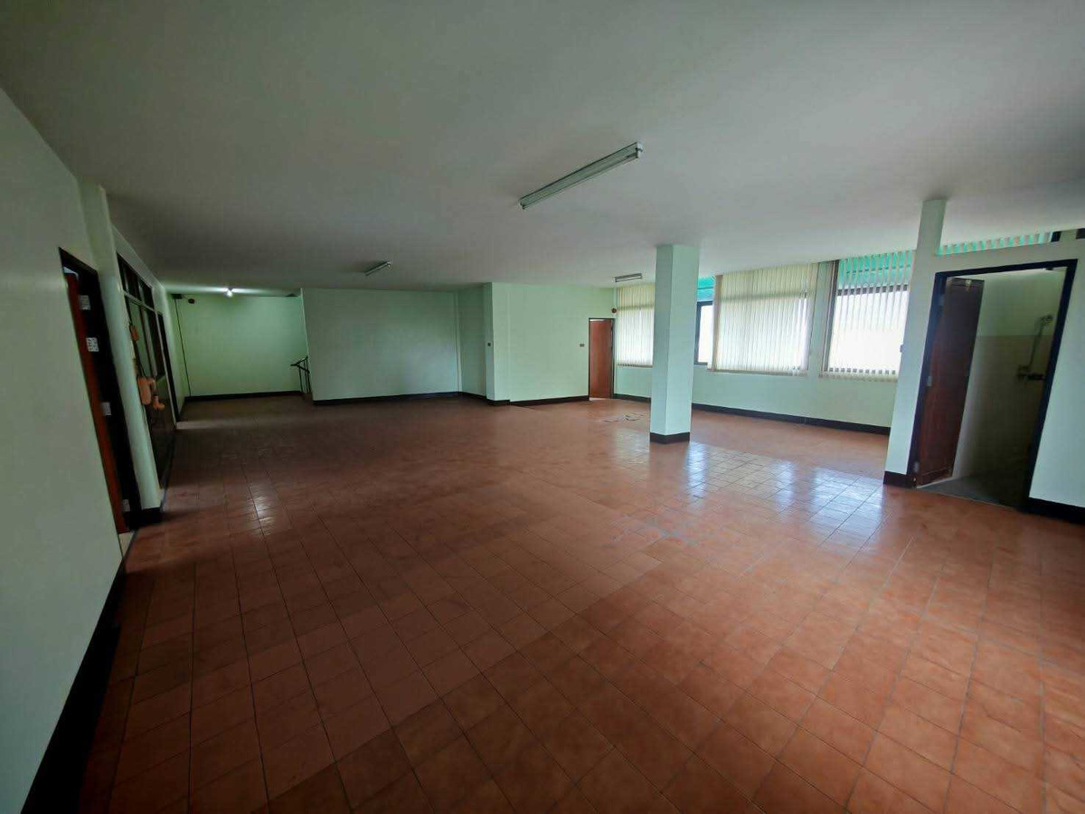 For RentWarehouseRama3 (Riverside),Satupadit : For rent, 4-story commercial building with warehouse, next to Rama 3 Road, land 182 wa, usable area 600 sq m.