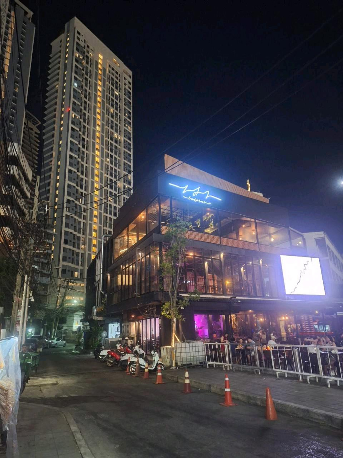 ให้เช่าสำนักงานลาดพร้าว เซ็นทรัลลาดพร้าว : 🏢 ให้เช่าอาคารใหญ่ปากทางลาดพร้าว   ติดMRT (Phahol)
และ BTS 5Yak Ladprao ราคาดีลพิเศษ

💞Co AG Welcome 💞

อาคารพาณิชย์ 2 คูหา 3 ชั้นทำเล Prime Commercial Zone

ใกล้ห้างใหญ่ Central Ladprao
และ Union Mall ของอร่อยเยอะ เดินทางสะดวก ติดMRT&BTS