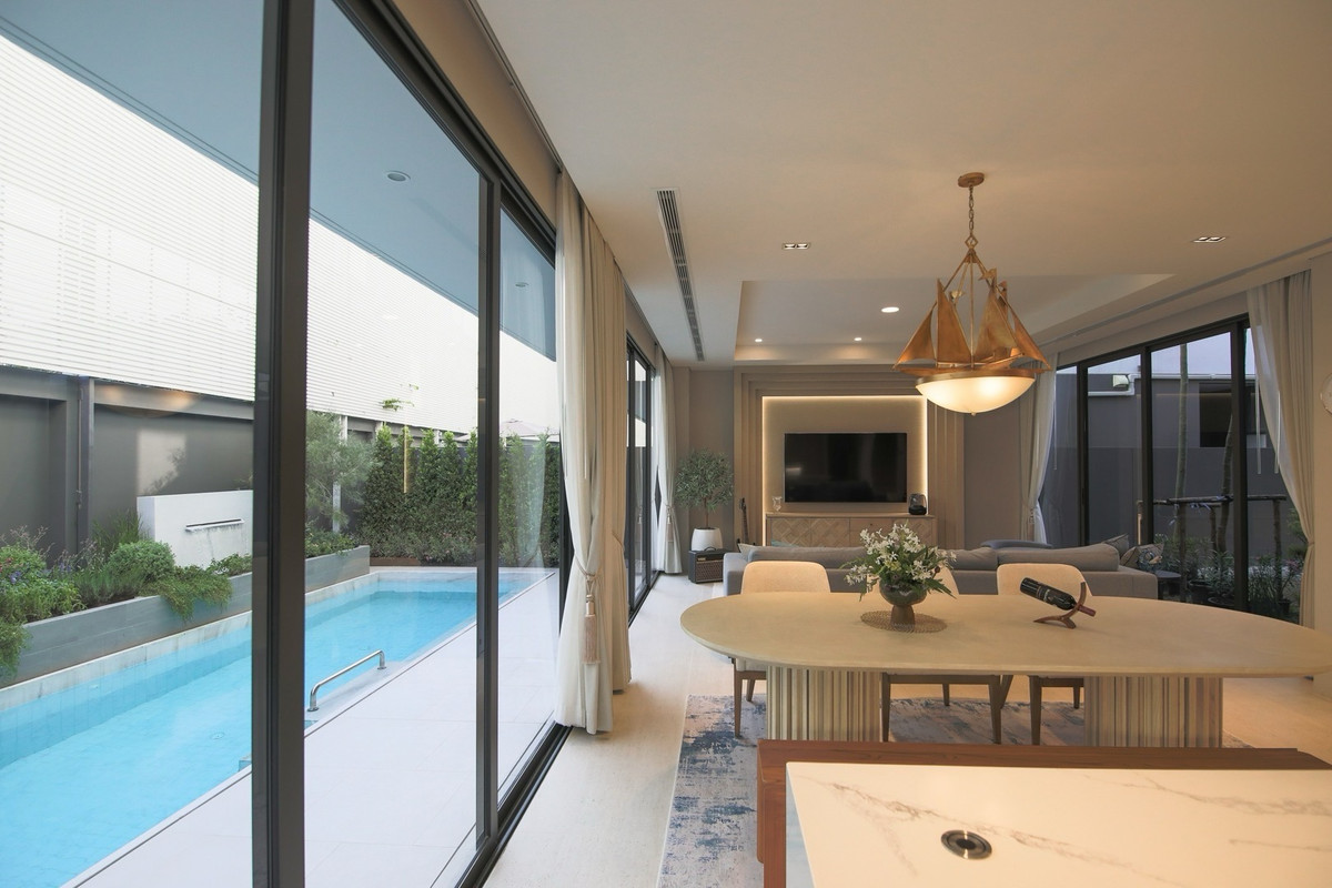 For RentHousePattanakan, Srinakarin : Super Luxury Pool Villa for Rent at The Urban Reserve Rama 9 Krungthepkreetha Fully Furnished