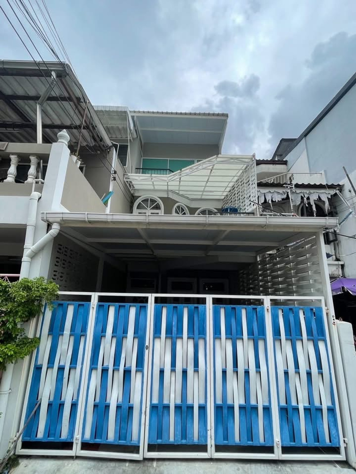 For RentTownhomeKasetsart, Ratchayothin : Townhouse for rent, Soi Senanikom 1, Phahon 32, near BTS Senanikom, only 500 m., near Central Ladprao.