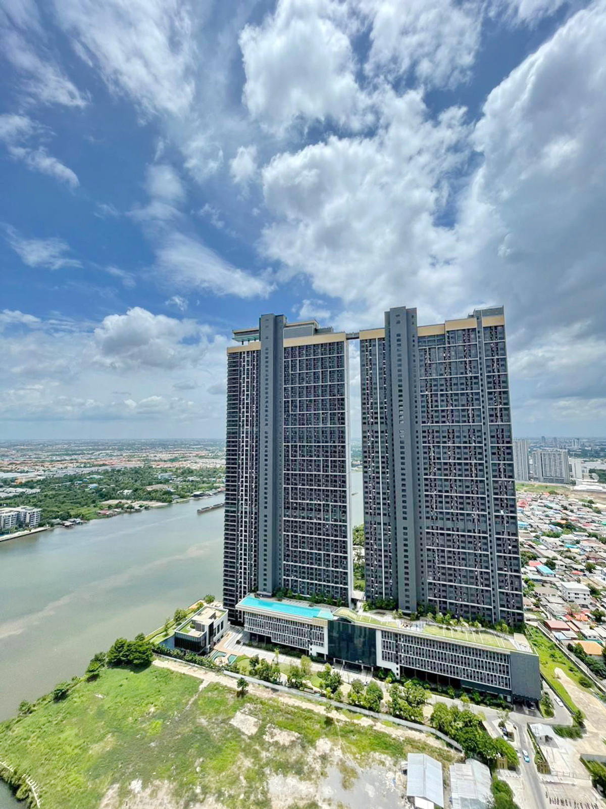 For RentCondoRattanathibet, Sanambinna : For rent: The Politan Rive (The Politan Rive), Chao Phraya view, washing machine provided.