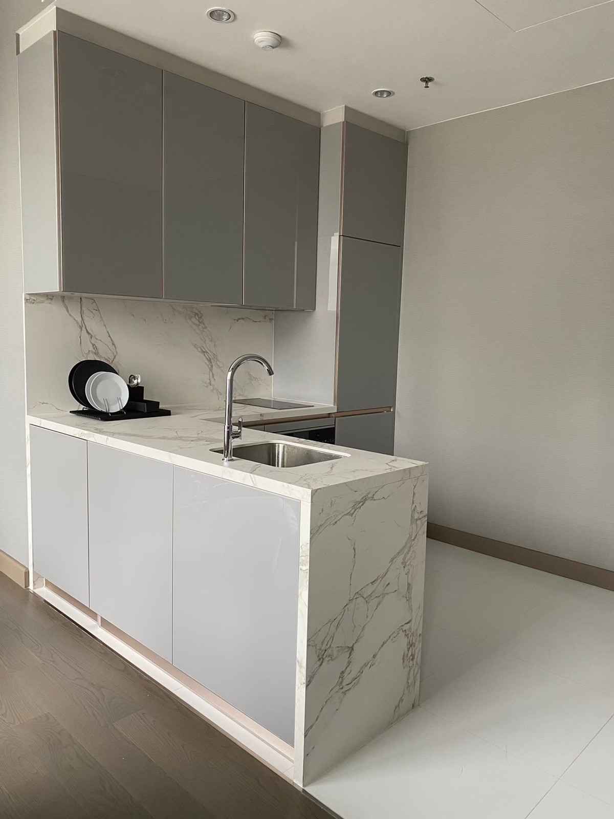 For RentCondoRama9, Petchburi, RCA : FOR RENT - 1 BEDROOM 48 SQ.M- READY TO MOVE IN - CALL NOW 094-641-5974