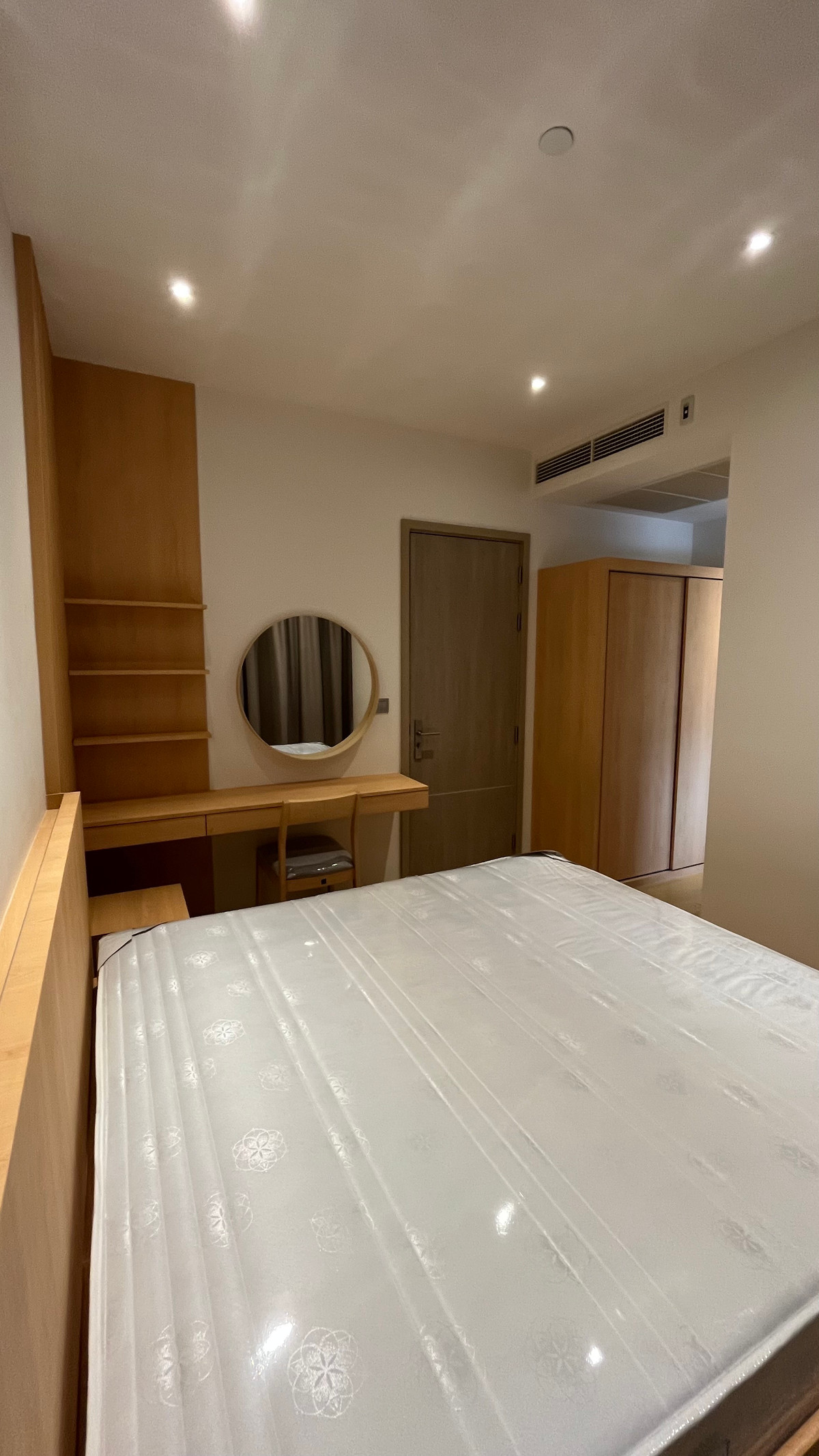 For RentCondoRama9, Petchburi, RCA : FOR RENT - 1 BEDROOM 33 SQ.M- READY TO MOVE IN - CALL NOW 094-641-5974