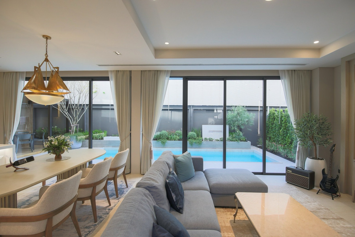 For RentHousePattanakan, Srinakarin : Super Luxury Pool Villa for Rent at The Urban Reserve Rama 9 Krungthepkreetha Fully Furnished