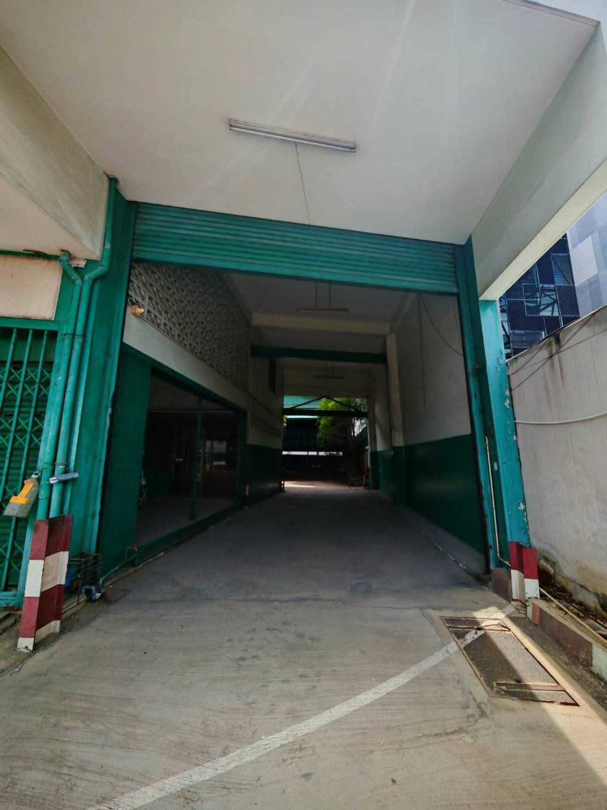 For RentWarehouseRama3 (Riverside),Satupadit : For rent, 4-story commercial building with warehouse, next to Rama 3 Road, land 182 wa, usable area 600 sq m.