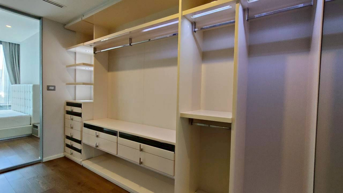 For RentCondoSathorn, Narathiwat : ✨🏙️ Ultra Luxury Condo for rent, The Bangkok Sathorn - next to BTS Surasak | Private Lift, high-end condo in Prime location 🚆 next to BTS Surasak + expressway, only 100 meters, convenient living in the heart of Sathorn, suitable for both residences and hi