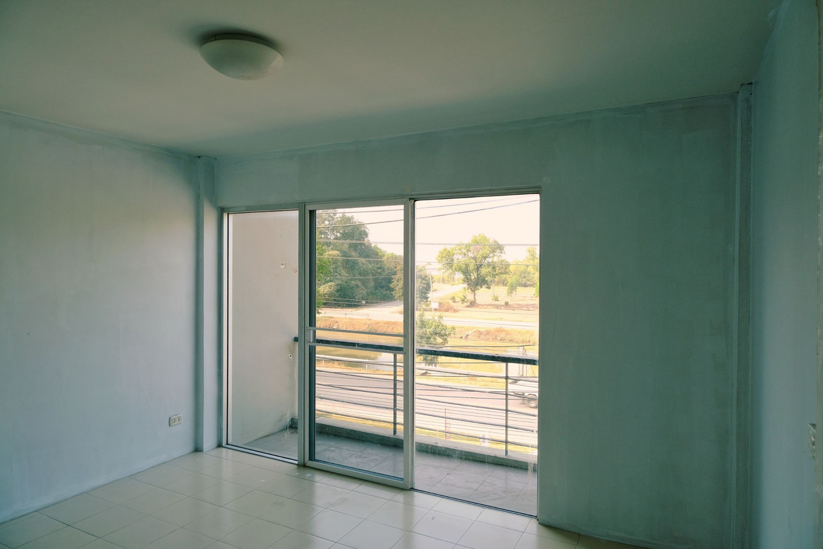 ขายอาคารพาณิชย์ปทุมธานี รังสิต ธรรมศาสตร์ : 95199 - ขายด่วน ตึกแถว 2.5 ชั้น ทำเลทอง หน้าหมู่บ้าน วี วิลเลจ 2 คลองหลวง คลองสอง