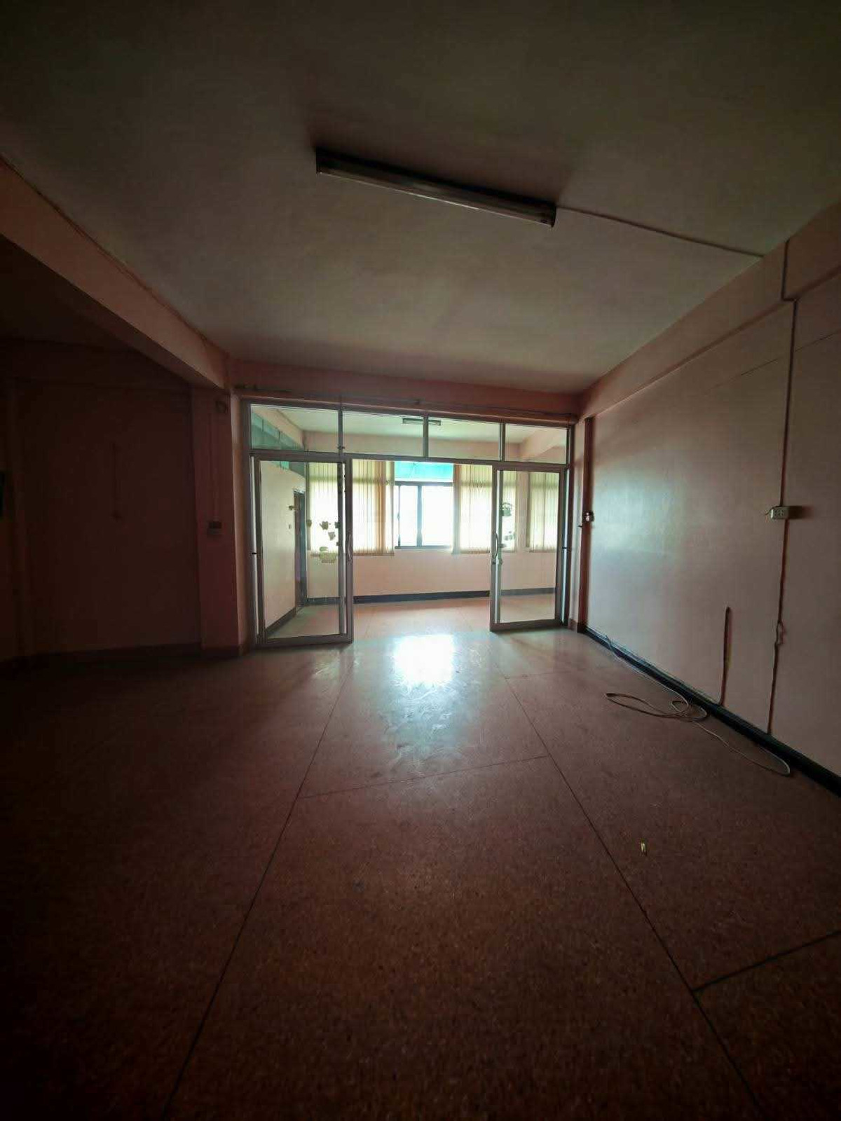 For RentWarehouseRama3 (Riverside),Satupadit : For rent, 4-story commercial building with warehouse, next to Rama 3 Road, land 182 wa, usable area 600 sq m.