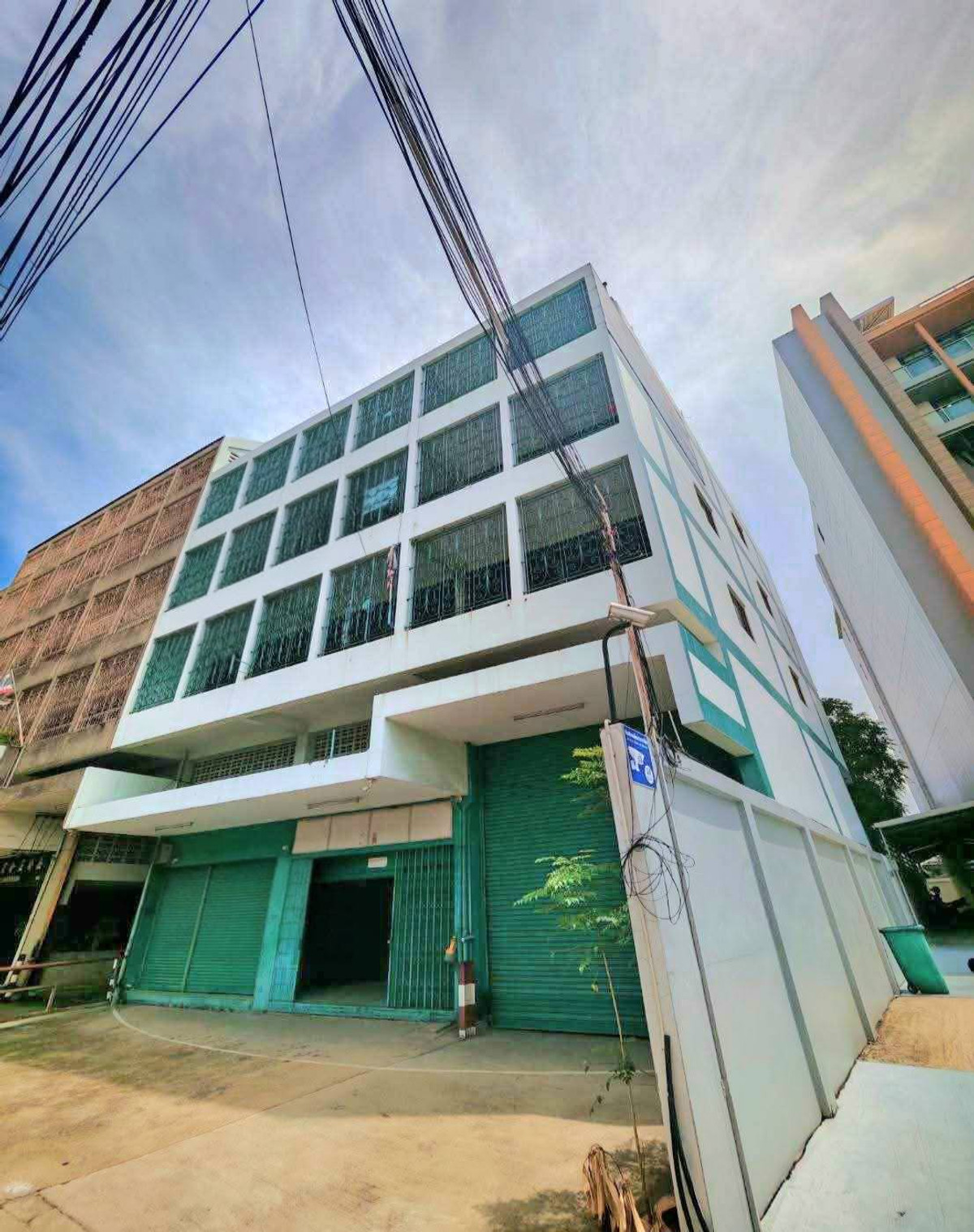 For RentWarehouseRama3 (Riverside),Satupadit : For rent, 4-story commercial building with warehouse, next to Rama 3 Road, land 182 wa, usable area 600 sq m.