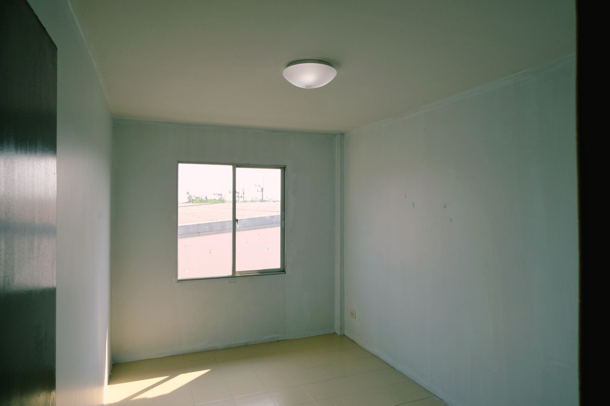 ขายอาคารพาณิชย์ปทุมธานี รังสิต ธรรมศาสตร์ : 95199 - ขายด่วน ตึกแถว 2.5 ชั้น ทำเลทอง หน้าหมู่บ้าน วี วิลเลจ 2 คลองหลวง คลองสอง