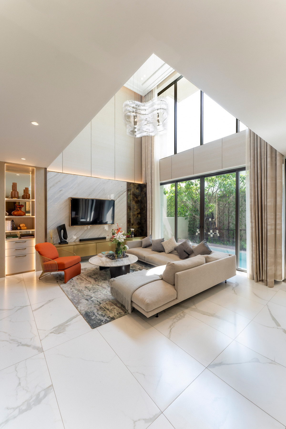 For SaleHousePattanakan, Srinakarin : Park Heritage Phatthanakan 20 3-Storey Detached House with Spacious Layout Please call: 082-894-4624