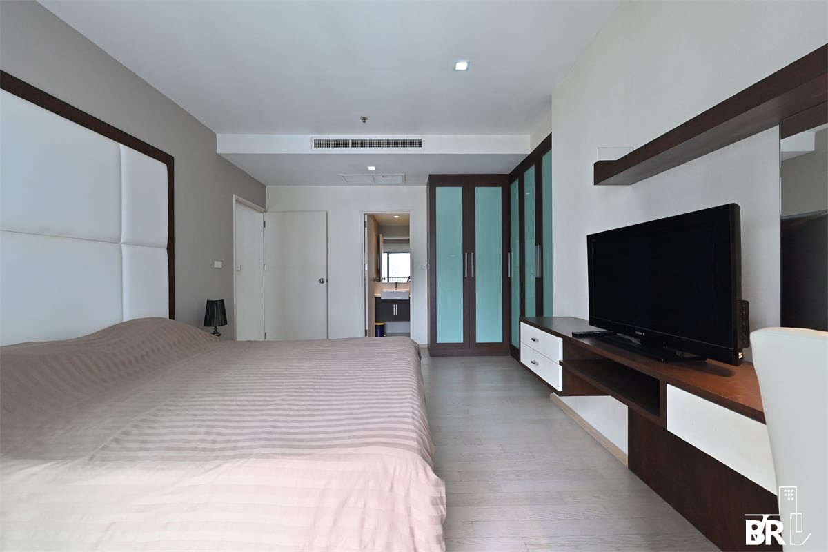 For RentCondoSukhumvit, Asoke, Thonglor : Noble Remix 🚆 Walk to BTS Thonglor. Live beyond the ordinary. — Condo in good location with connection to BTS Thonglor by Cholly