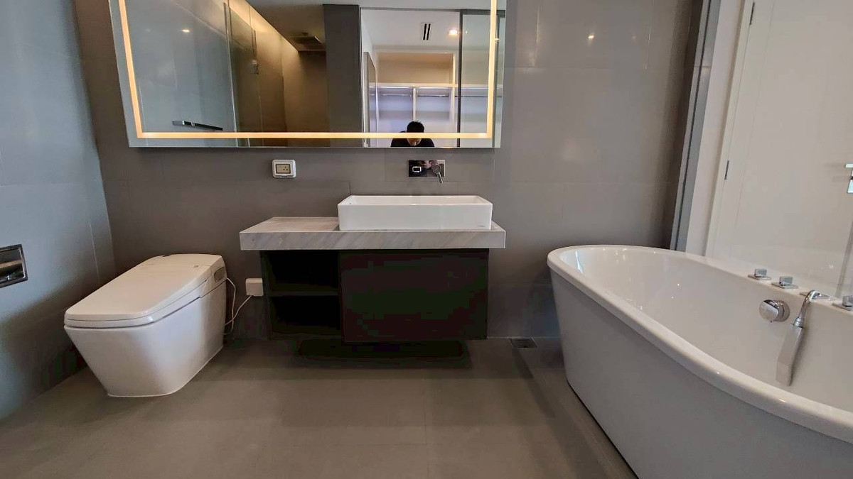 For RentCondoSathorn, Narathiwat : ✨🏙️ Ultra Luxury Condo for rent, The Bangkok Sathorn - next to BTS Surasak | Private Lift, high-end condo in Prime location 🚆 next to BTS Surasak + expressway, only 100 meters, convenient living in the heart of Sathorn, suitable for both residences and hi