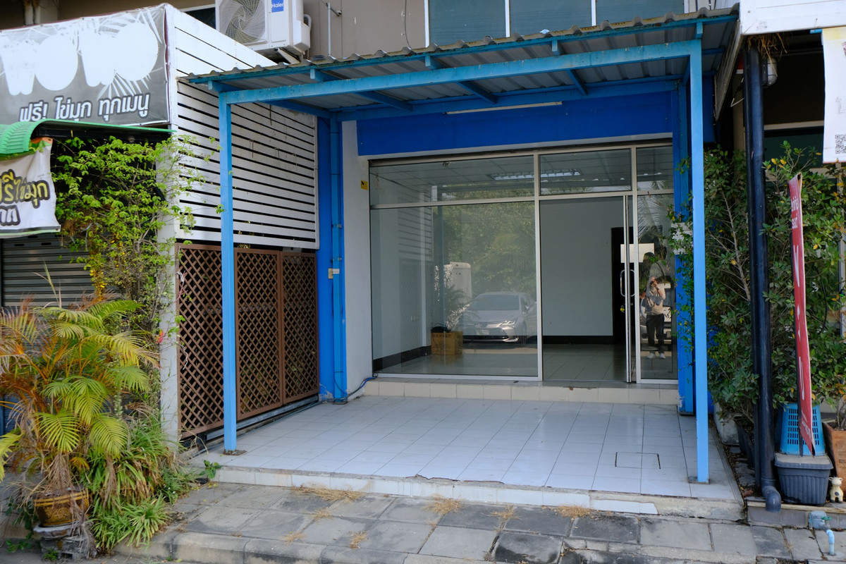 ขายอาคารพาณิชย์ปทุมธานี รังสิต ธรรมศาสตร์ : 95199 - ขายด่วน ตึกแถว 2.5 ชั้น ทำเลทอง หน้าหมู่บ้าน วี วิลเลจ 2 คลองหลวง คลองสอง
