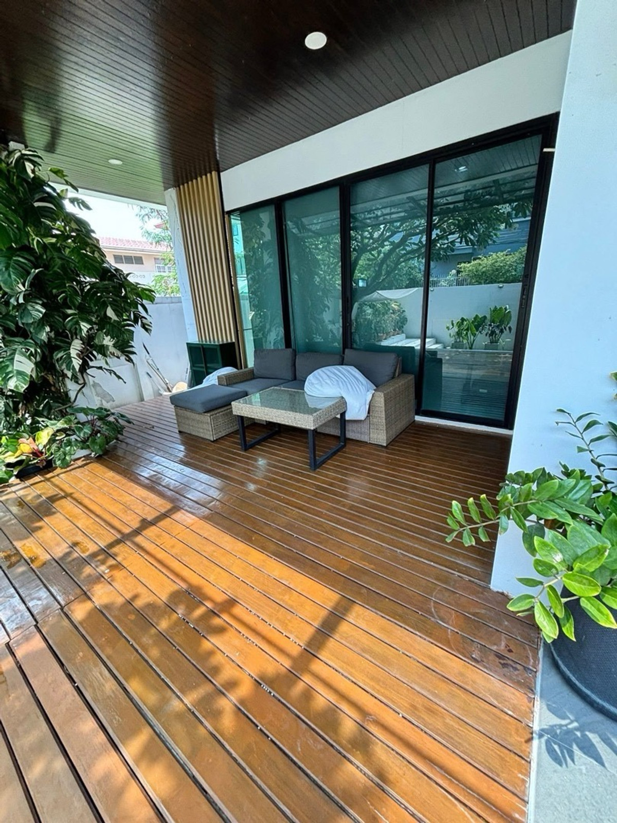 For RentHouseChokchai 4, Ladprao 71, Ladprao 48, : Luxurious detached house for rent, Chokchai 4 - Lat Phrao location✨ 5 bedrooms | 4 bathrooms | with solar cells, energy saving.