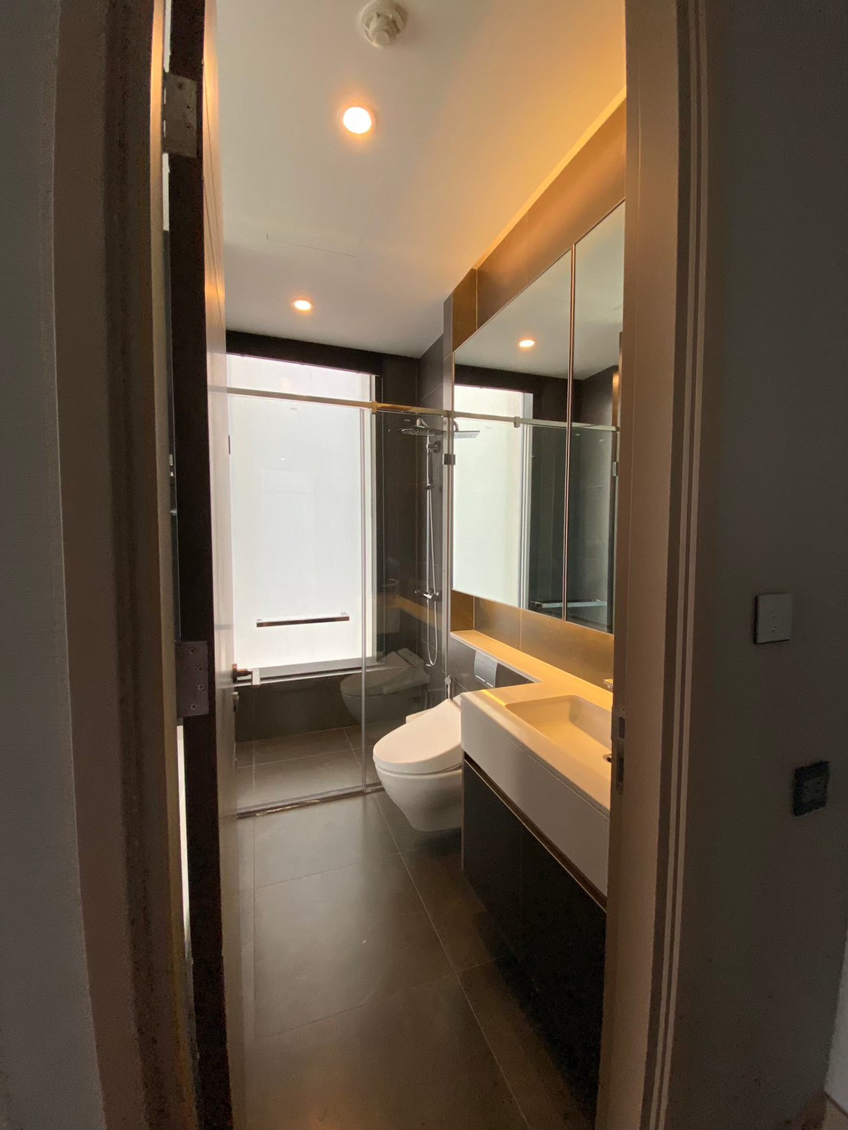 For RentCondoRama9, Petchburi, RCA : FOR RENT - 1 BEDROOM 48 SQ.M- READY TO MOVE IN - CALL NOW 094-641-5974