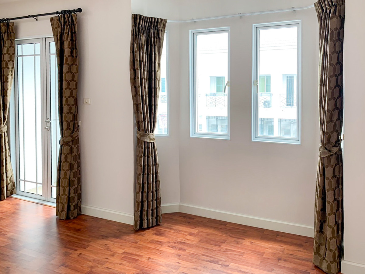 For SaleTownhomePinklao, Charansanitwong : Chuanchuen Charan 3 / 3 Bedrooms (For Sale), Chuanchuen Charan 3 / 3 Bedrooms (FOR SALE) BALL242