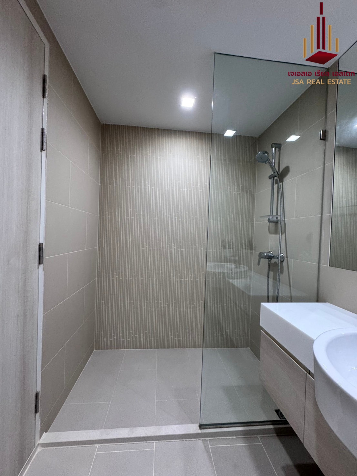 ให้เช่าคอนโดแจ้งวัฒนะ เมืองทอง : ✨ For Rent: Double Lake Condominium Condo ✨  💰 Only 13,000 THB/month