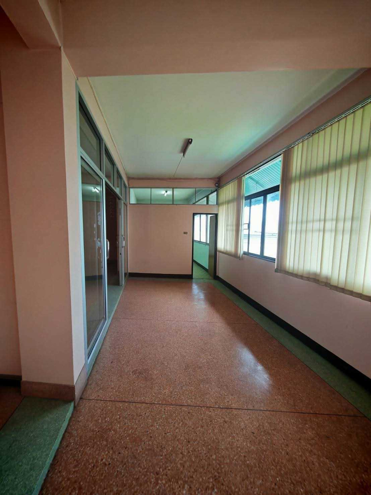 For RentWarehouseRama3 (Riverside),Satupadit : For rent, 4-story commercial building with warehouse, next to Rama 3 Road, land 182 wa, usable area 600 sq m.