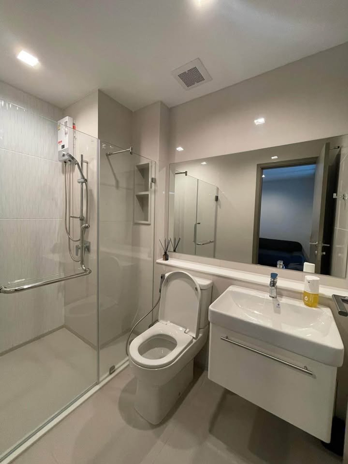 ให้เช่าคอนโดพระราม 9 เพชรบุรีตัดใหม่ RCA : FOR RENT - 1 BEDROOM 32 SQ.M-  READY TO MOVE IN - CALL NOW 094-641-5974