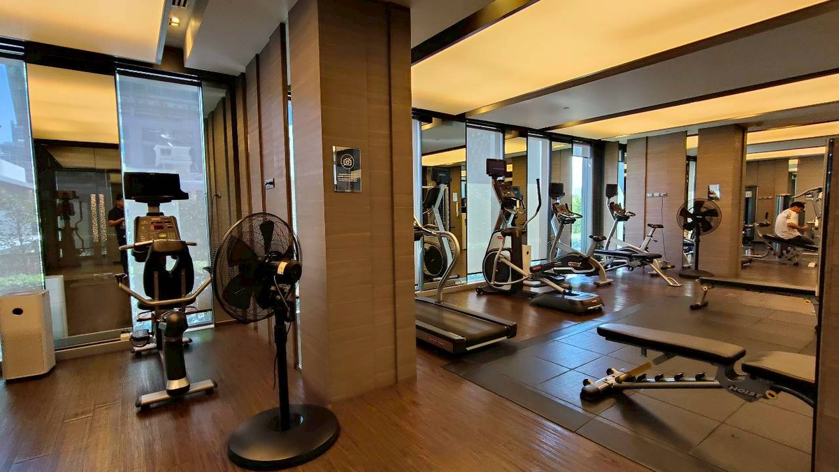 For RentCondoSathorn, Narathiwat : ✨🏙️ Ultra Luxury Condo for rent, The Bangkok Sathorn - next to BTS Surasak | Private Lift, high-end condo in Prime location 🚆 next to BTS Surasak + expressway, only 100 meters, convenient living in the heart of Sathorn, suitable for both residences and hi