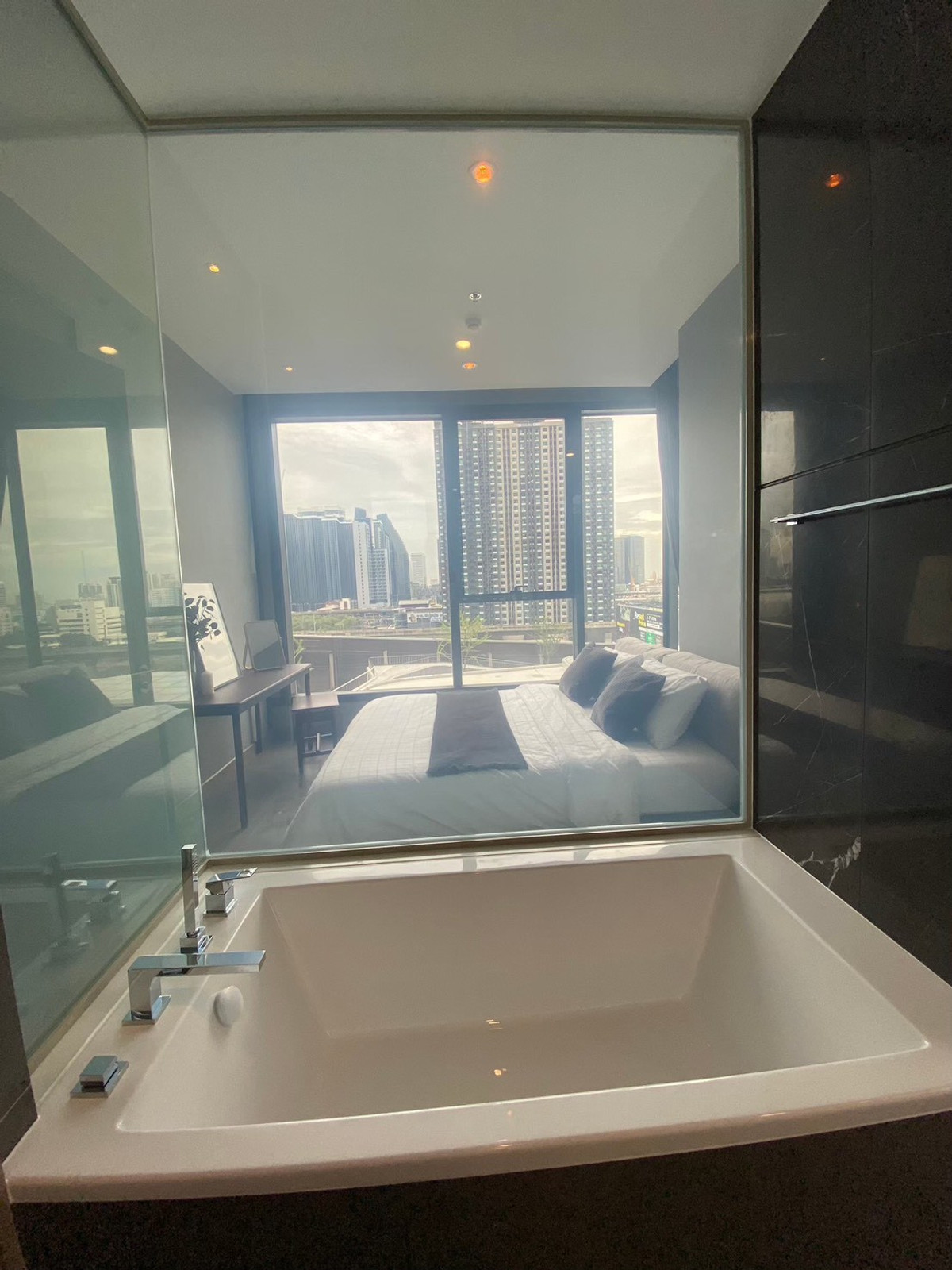 For RentCondoRama9, Petchburi, RCA : FOR RENT - 1 BEDROOM 48 SQ.M- READY TO MOVE IN - CALL NOW 094-641-5974