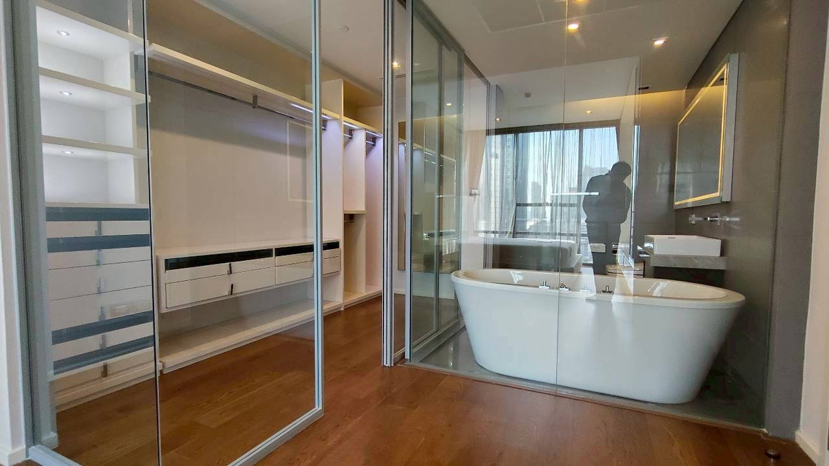 For RentCondoSathorn, Narathiwat : ✨🏙️ Ultra Luxury Condo for rent, The Bangkok Sathorn - next to BTS Surasak | Private Lift, high-end condo in Prime location 🚆 next to BTS Surasak + expressway, only 100 meters, convenient living in the heart of Sathorn, suitable for both residences and hi