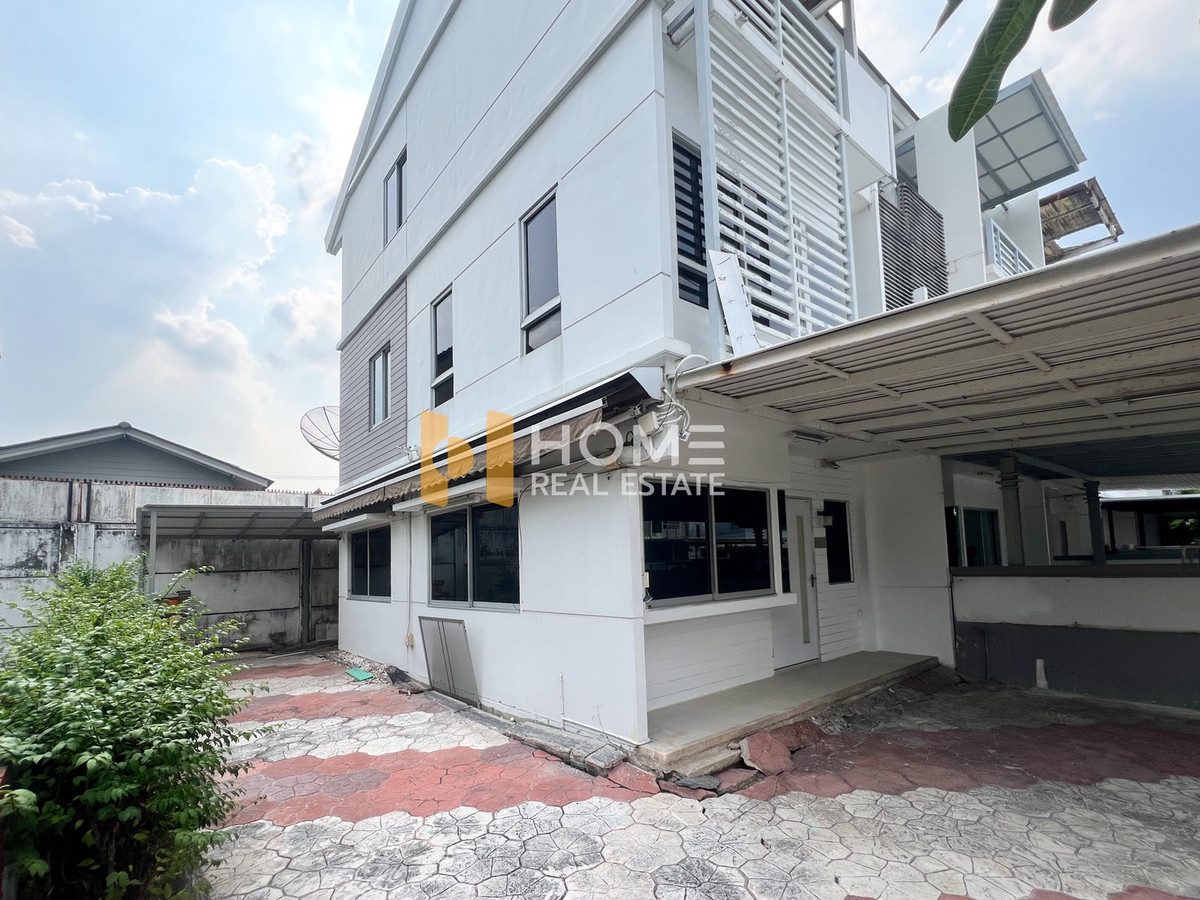 For RentTownhomePattanakan, Srinakarin : Baan Mai Rama 9 - Srinakarin / 3 Bedrooms (FOR RENT) BZD120