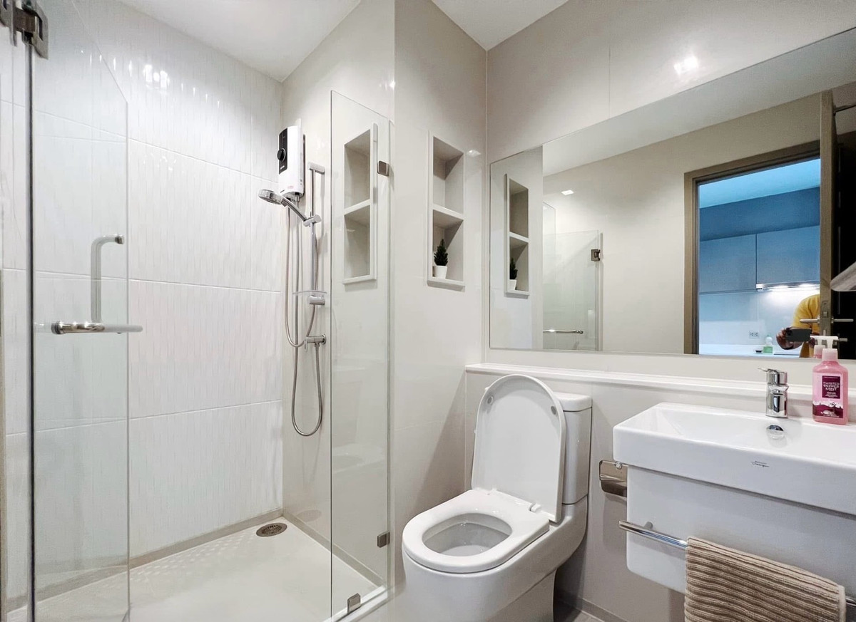 ให้เช่าคอนโดพระราม 9 เพชรบุรีตัดใหม่ RCA : 🔥 [ ให้เช่า ] [ Life Asoke - Rama 9 ] - ห้องสตูดิโอมือ 1 ทั้งห้อง เฟอร์ครบ ชั้นสูง ห่าง มศว เพียง 1 สถานี พร้อมอยู่ เพียง 16,000!!! 👍 (English Below) LC0084