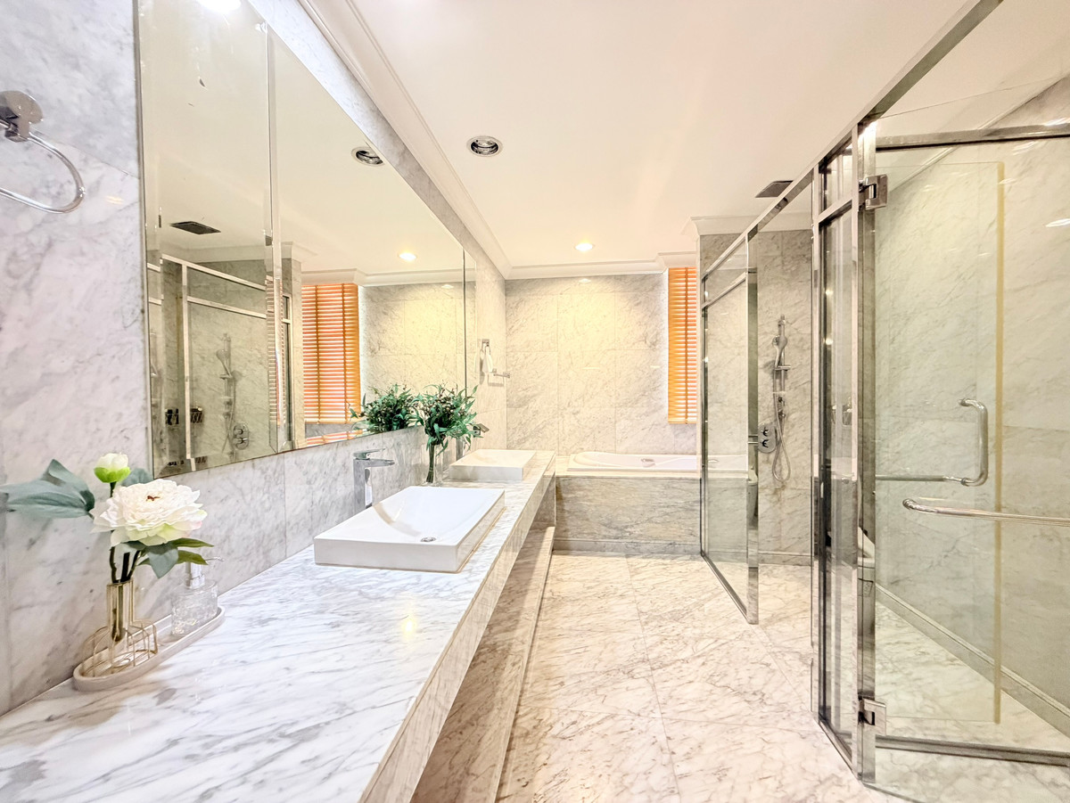 For RentHouseSukhumvit, Asoke, Thonglor : ✨ RARE ITEM Luxury house, prime location | Super Luxury level functions