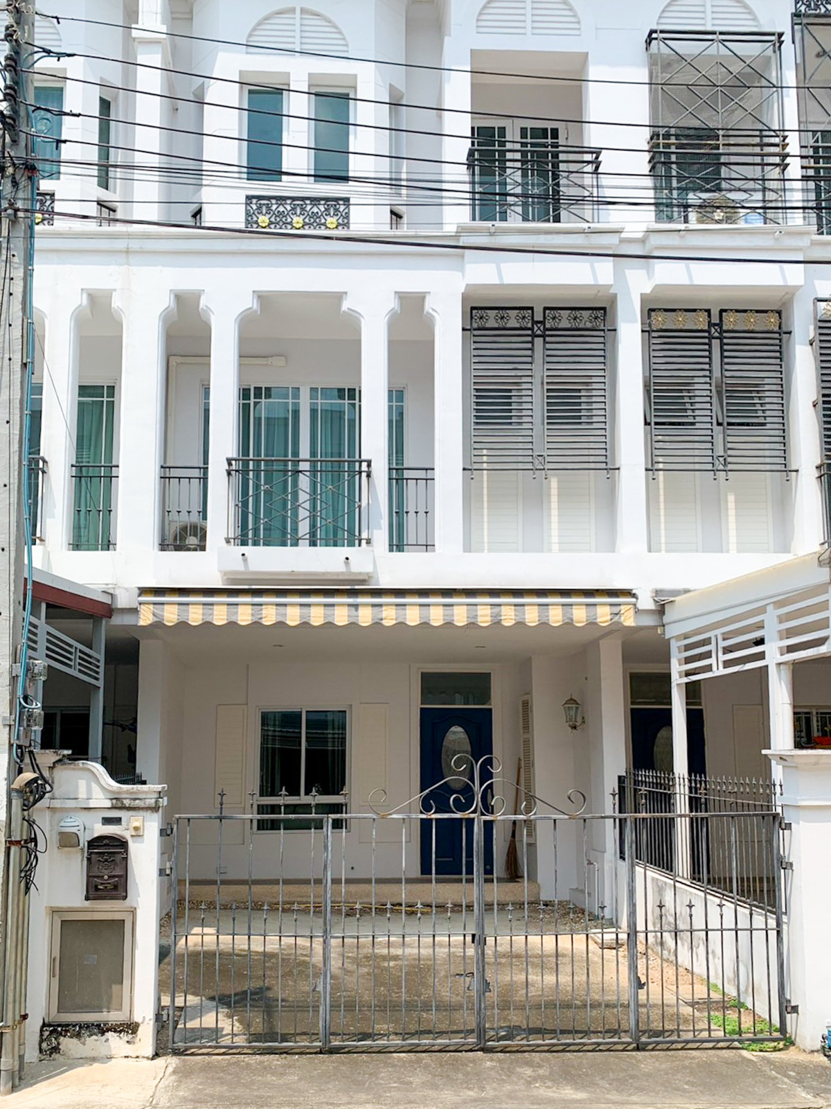 For SaleTownhomePinklao, Charansanitwong : Chuanchuen Charan 3 / 3 Bedrooms (For Sale), Chuanchuen Charan 3 / 3 Bedrooms (FOR SALE) BALL242