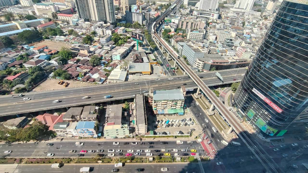 For RentCondoSathorn, Narathiwat : ✨🏙️ Ultra Luxury Condo for rent, The Bangkok Sathorn - next to BTS Surasak | Private Lift, high-end condo in Prime location 🚆 next to BTS Surasak + expressway, only 100 meters, convenient living in the heart of Sathorn, suitable for both residences and hi