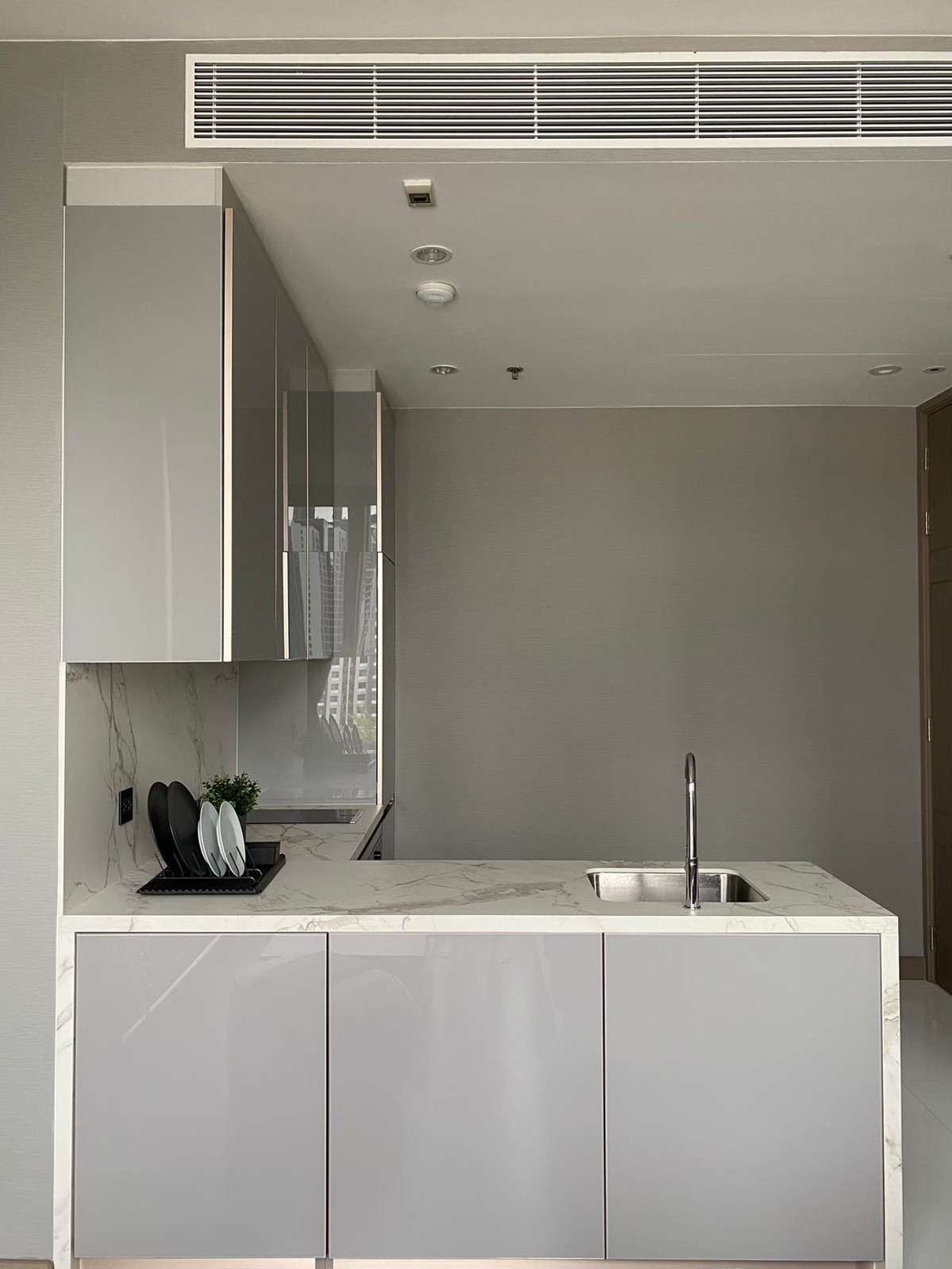 For RentCondoRama9, Petchburi, RCA : FOR RENT - 1 BEDROOM 48 SQ.M- READY TO MOVE IN - CALL NOW 094-641-5974